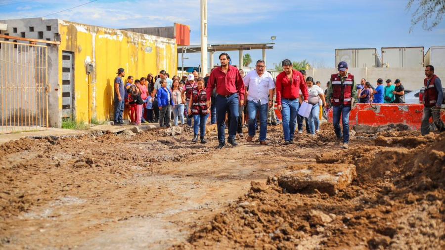 Supervisó Alcalde Carlos Peña Ortiz pavimentación de 5.5 MDP en colonia Oasis de Reynosa
