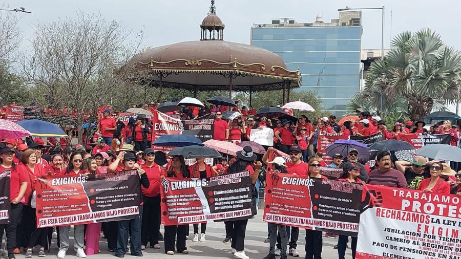 Por segunda ocasión, protestan maestros contra reforma a la Ley del ISSSTE