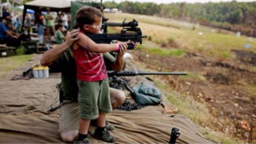 Wisconsin aprueba una ley que permite a niños usar armas para cazar
