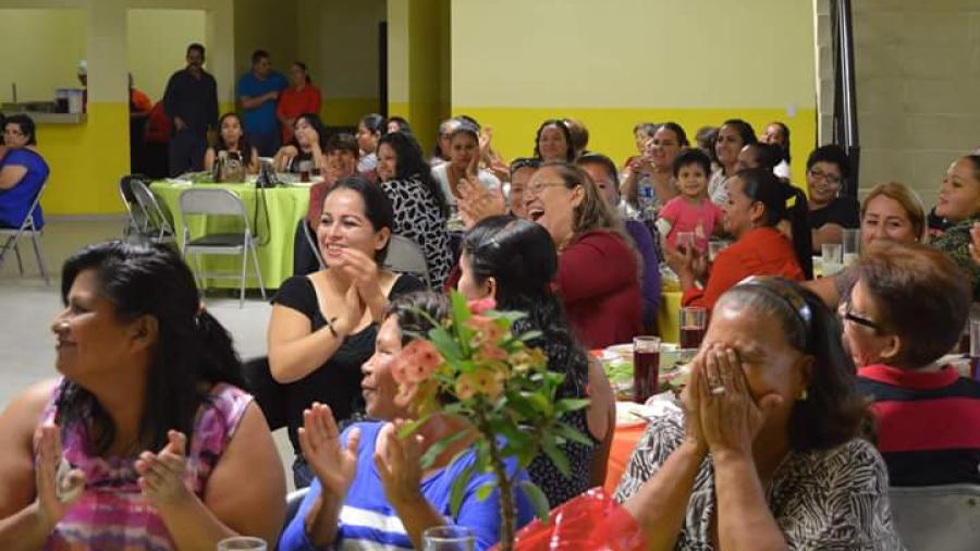 Festejan "Día de la madres" para las mujeres del sindicato de limpieza