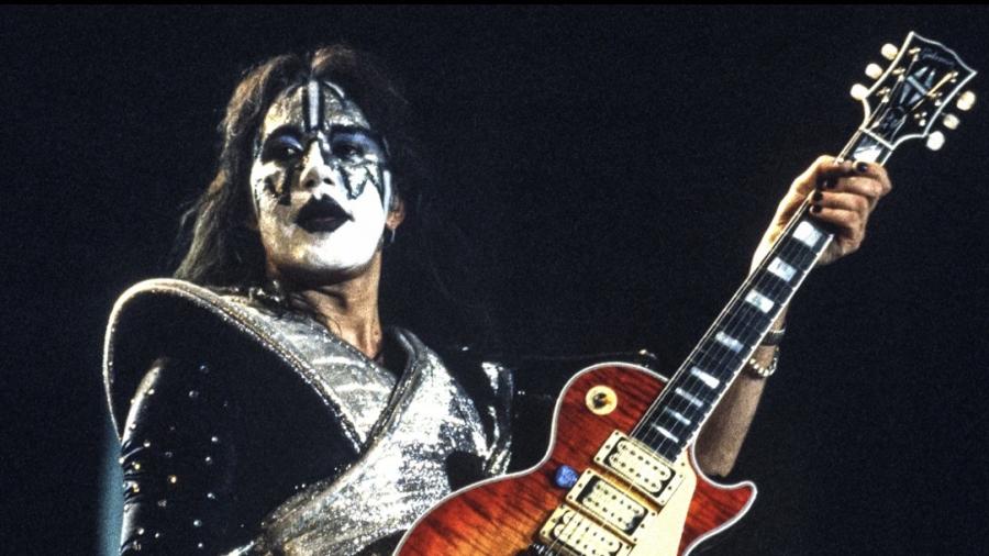 Muere Ace Frehley, legendario guitarrista fundador de KISS, a los 74 años