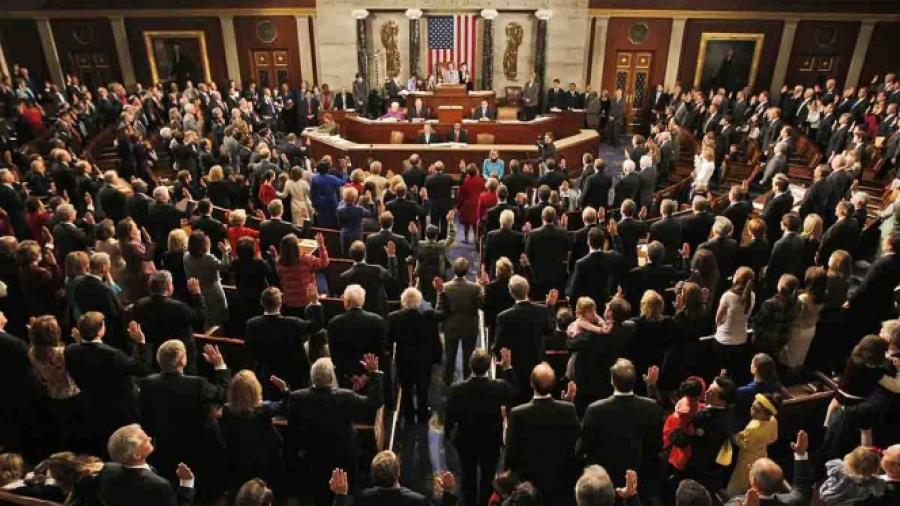 Cámara baja de EU aprueba medida para control de armas