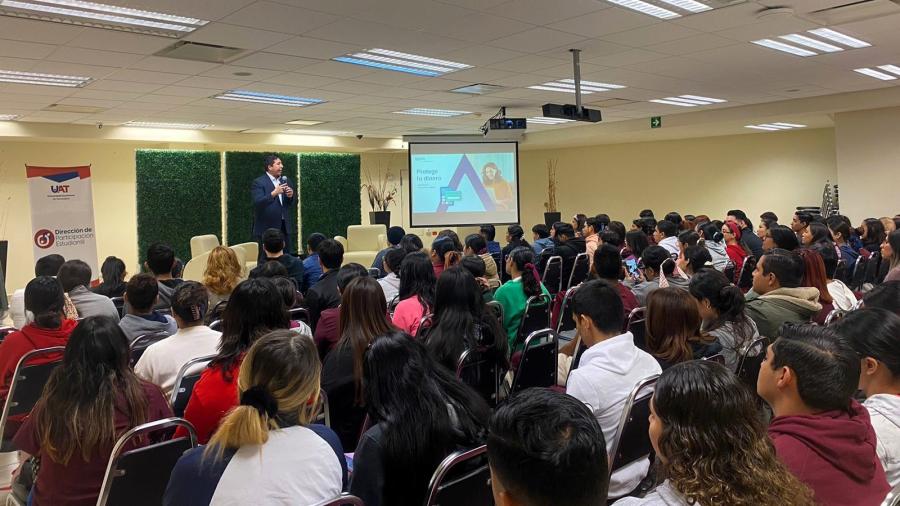 Imparte UAT talleres de educación financiera para estudiantes