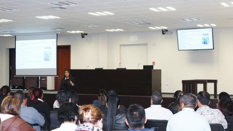 Capacitan a servidores p&uacute;blicos de la PGJT