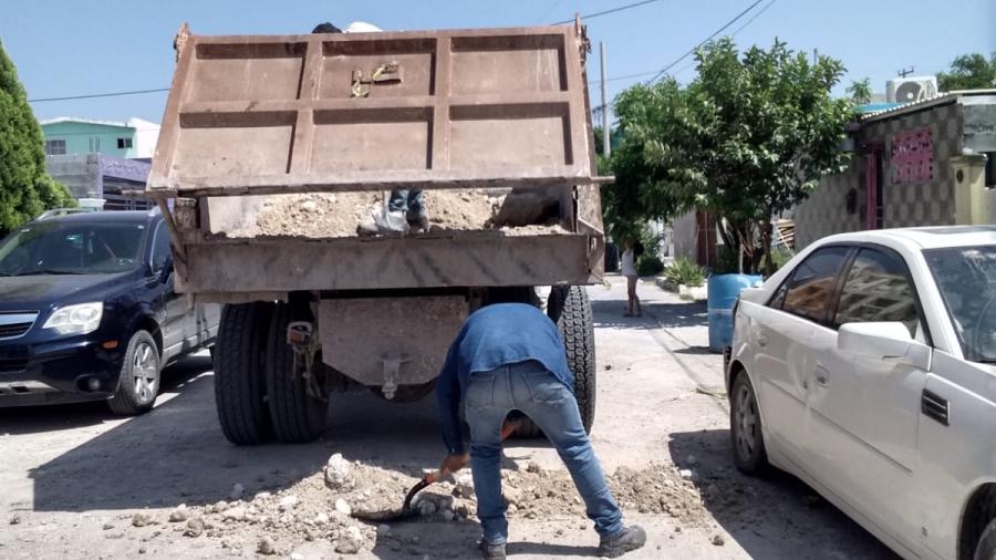 Trabaja COMAPA en la reparación de fugas de agua en varios sectores
