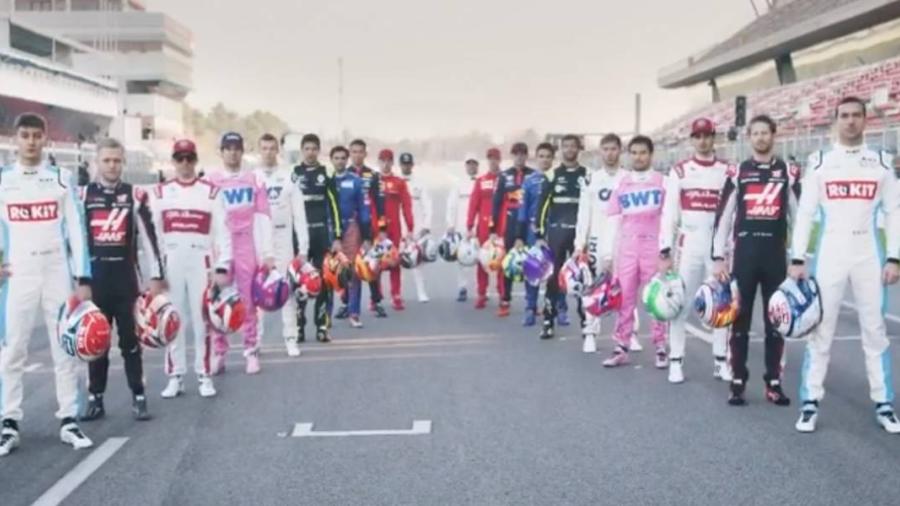 Pilotos contemplan arrodillarse como parte de la lucha contra el racismo