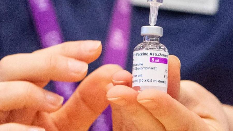 Alemania recomienda aplicar vacuna AstraZeneca sólo a menores de 65 años