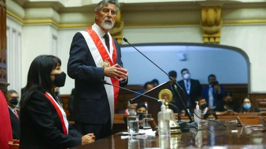 Francisco Sagasti jura como presidente de Perú