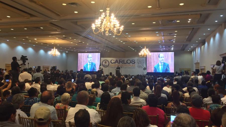 Carlos García rinde su primer informe legislativo 