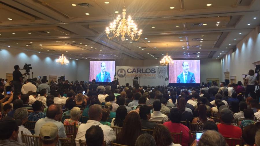 Carlos García rinde su primer informe legislativo