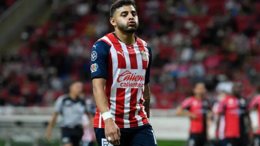 Sancionan a Alexis Vega tras polémico vídeo después del Clásico tapatío
