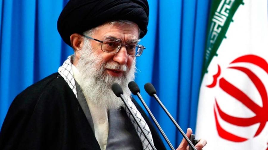 Líder supremo de Irán llama “payaso” a Trump