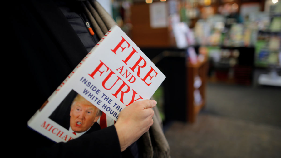Lamenta Trump tener que pugnar con "libro falso"
