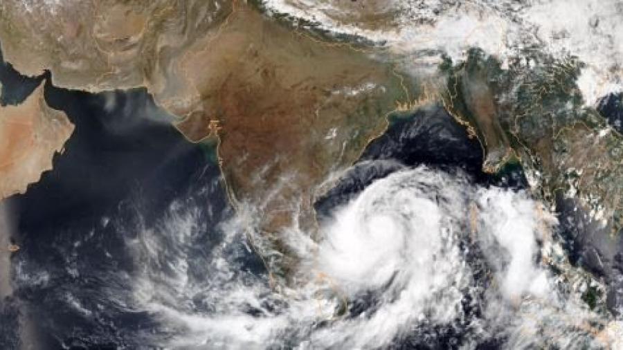 India acelera evacuación de 800 mil personas ante llegada de ciclón Fani