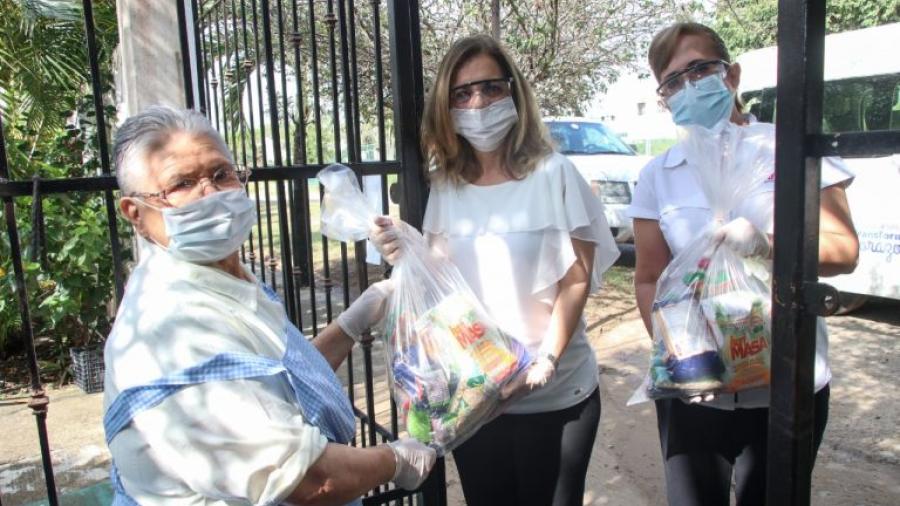 Distribuye Aída Féres de Nader despensas en asilos y centros de asistencia para Adultos Mayores