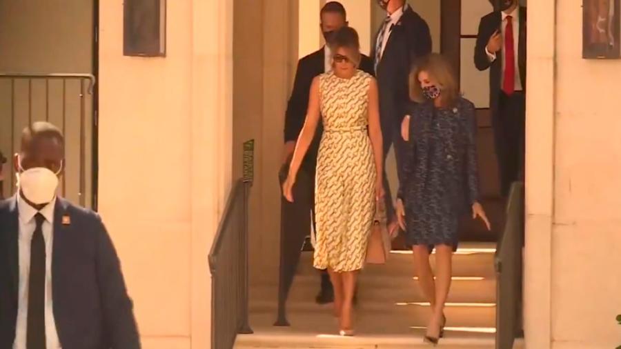Melania Trump emite su voto sin cubrebocas en Florida