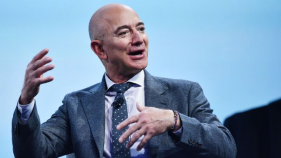 Jeff Bezos crea fundación para contrarrestar el cambio climático