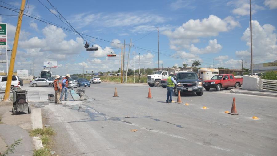 Instalan 'espiras' para agilizar tráfico en semáforos 