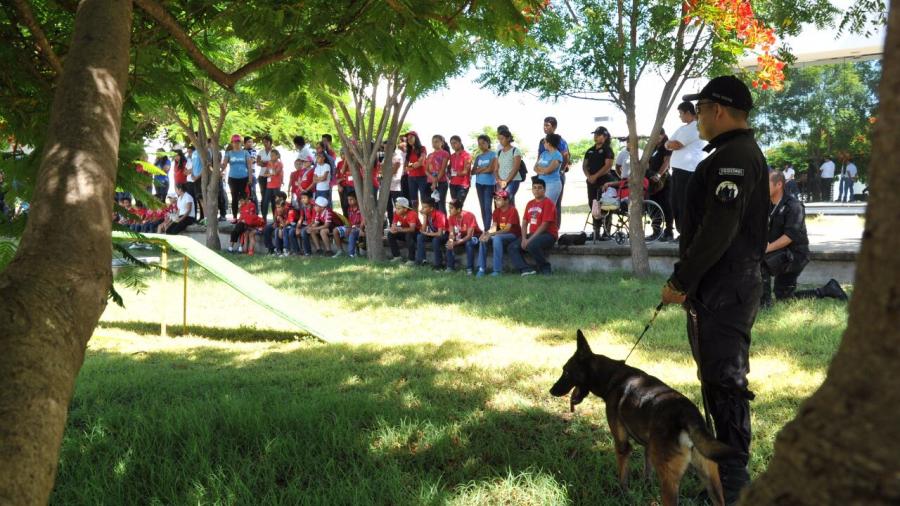 Visitan 87 niños instalaciones de Policía Estatal