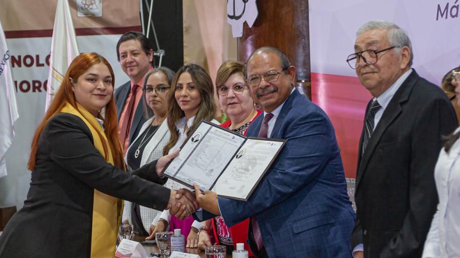 Participan autoridades municipales en ceremonia de Graduación y Entrega de Títulos del ITM