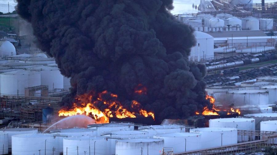 Alerta por derrame de químicos en planta de Texas