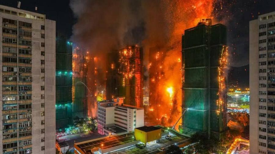 Incendio en Hong Kong deja 12 muertos y 16 heridos
