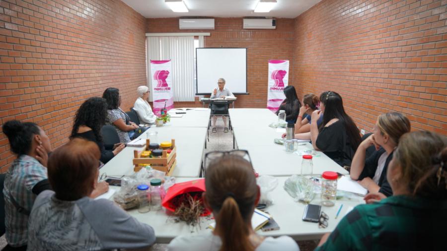 Conocer secretos ancestrales de las plantas en taller de herbolaria impulsado por INMUJER