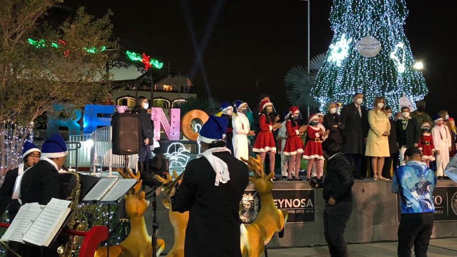 Celebran virtualmente encendido del pino 2020