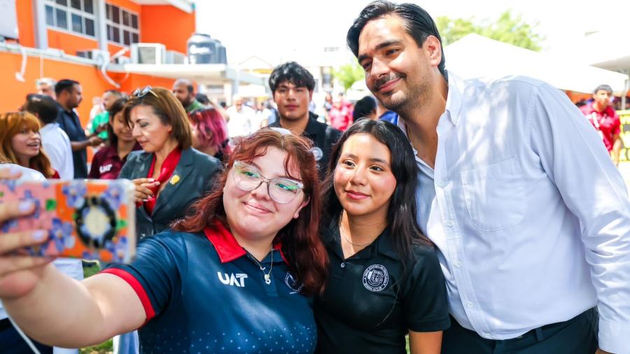 Mantiene Carlos Peña Ortiz contacto con la comunidad universitaria
