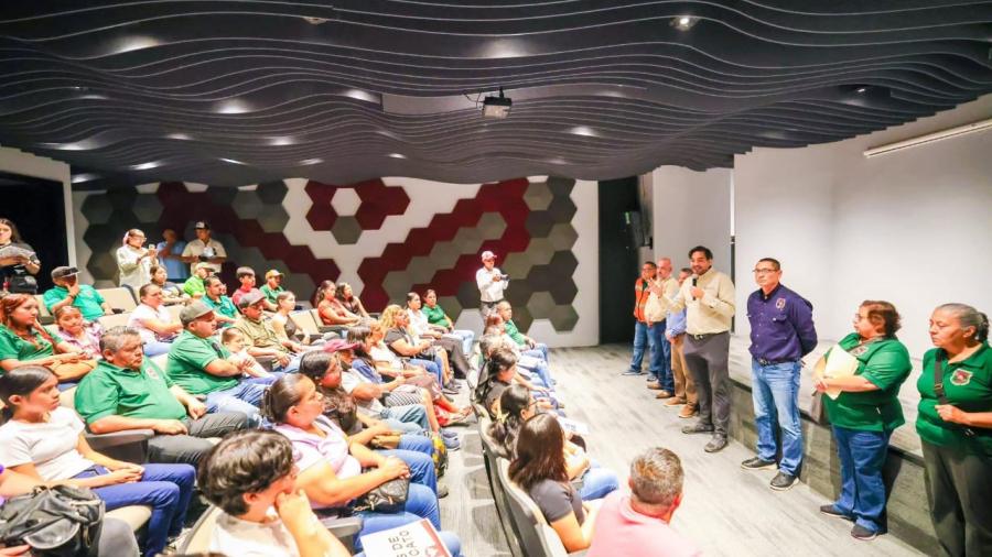 Apoya Gobierno de Carlos Peña Ortiz educación de trabajadores municipales y de sus hijos 