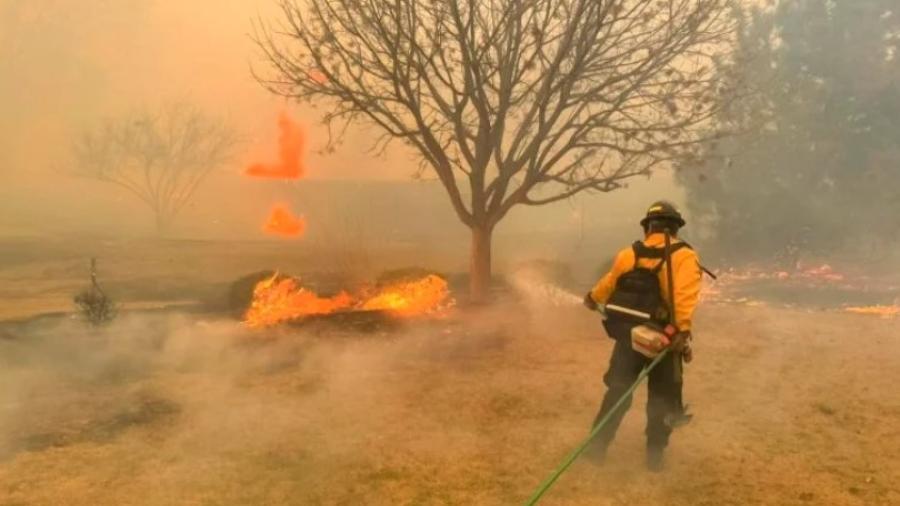 Texas on fire; enfrenta uno de los mayores incendios forestales en décadas