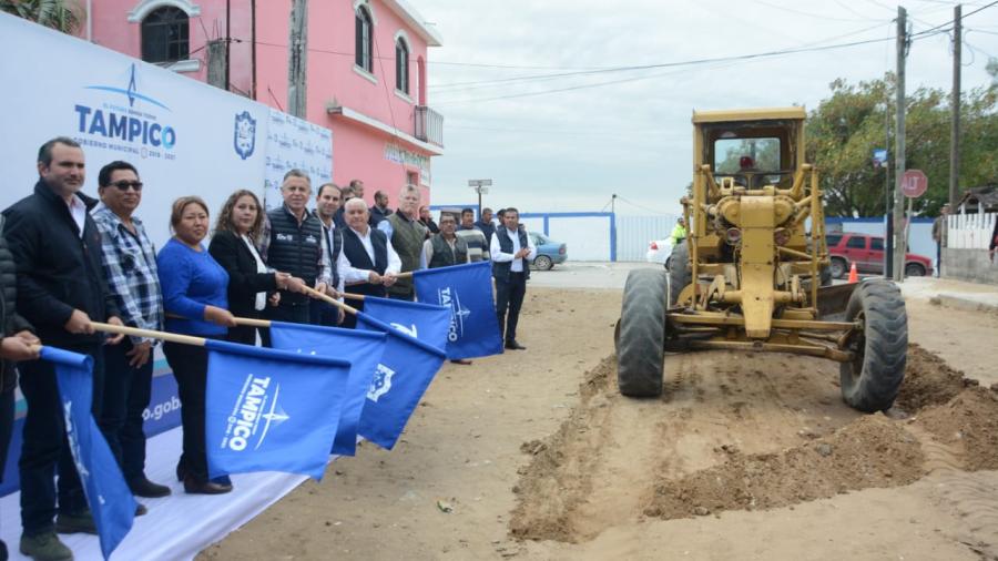 Inicia Chucho Nader nueva obra de pavimentación en la Borreguera
