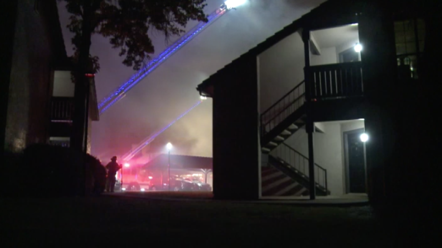 Incendio en Fort Worth deja a decenas de personas sin hogar 