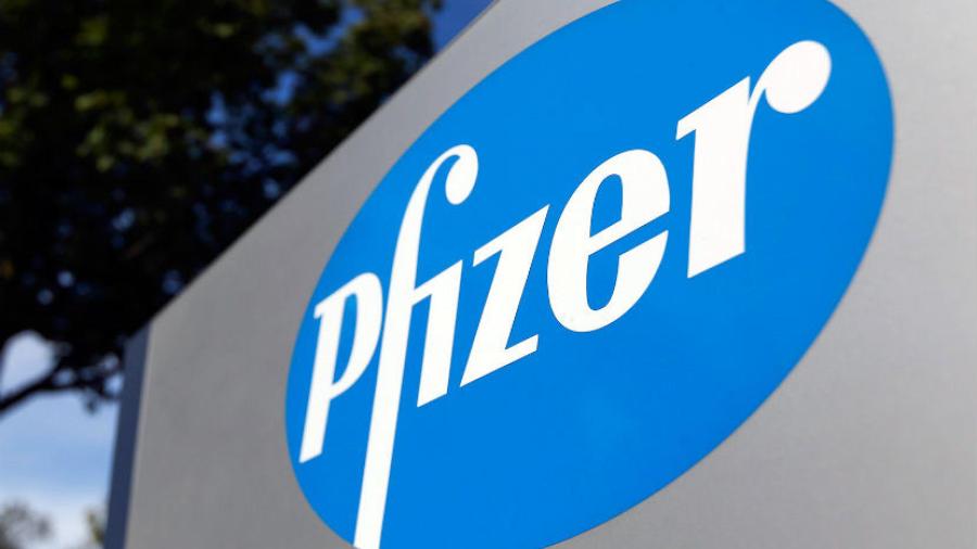 Trump acusa a Pfizer de aprovecharse de los pobres