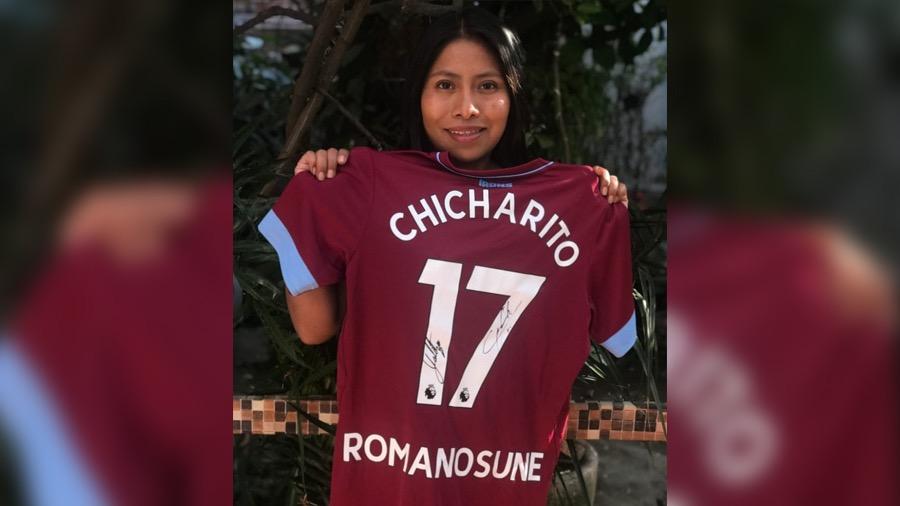 Yalitza agradece a Chicharito por donar playeras autografiadas