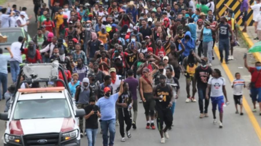 Migrantes exigen a México libre tránsito para llegar a EEUU 