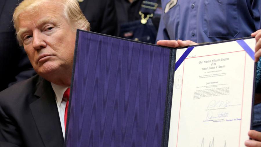 Trump destaca eliminación de regulaciones económicas "inútiles" de Obama