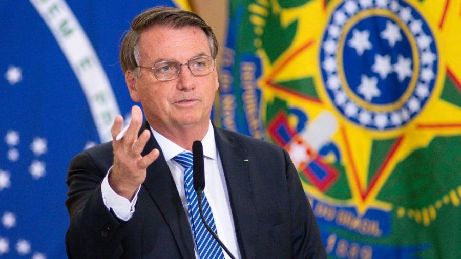 Abren investigación contra Bolsonaro por relacionar vacuna anticovid con el sida