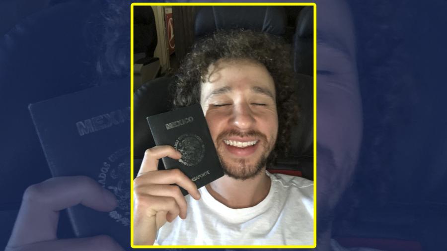 Entregan pasaporte a youtubers Luisito Comunica y Rix