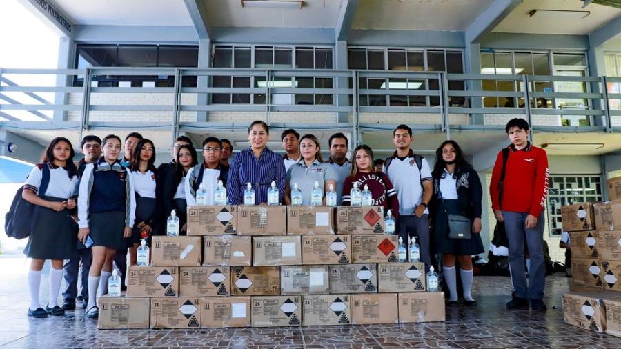 Entrega DIF Reynosa gel antibacterial a CETIS 131 y 71