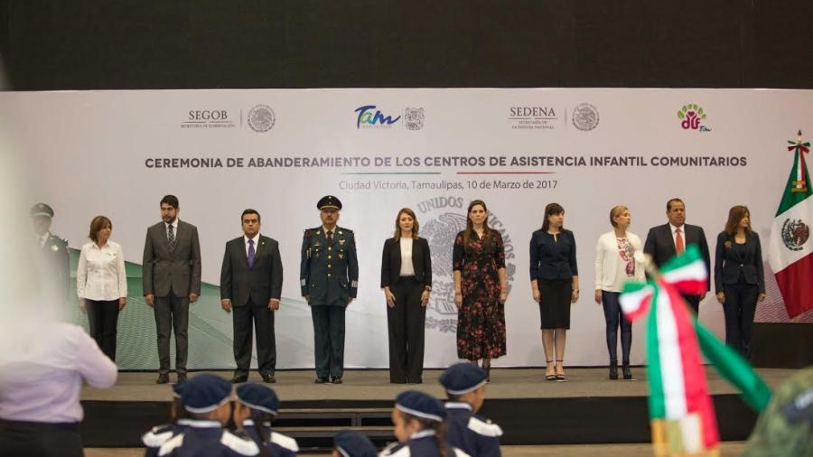 DIF participa en abanderamiento con escoltas de CAIC