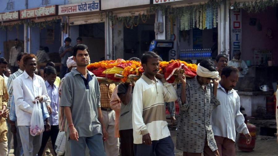 Joven revive en su funeral 