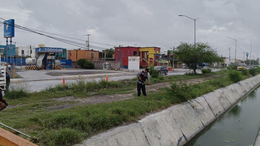 Desarrollan cuadrillas municipales limpieza y saneamiento en Reynosa 