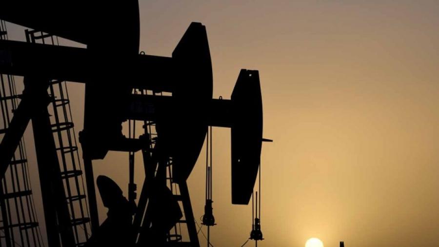 Precio del petróleo en declive, registra sus niveles más bajos en casi 20 años