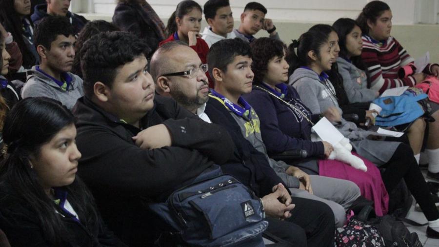 Orientan a los alumnos del Cobat 02 para elegir su carrera universitaria