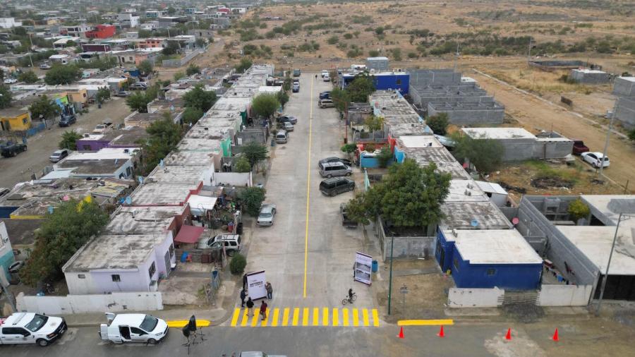 Entrega Alcaldesa Carmen Lilia Canturosas obras de repavimentación a colonia Los Olivos