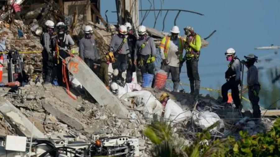 Rescatista encuentra cuerpo de su hija entre los escombros del edificio derrumbado de Miami 