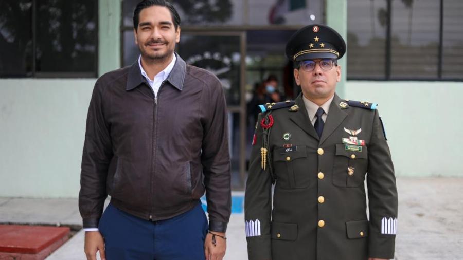 Asistió Carlos Peña Ortiz a ceremonia de cambio de mando en la VIII zona militar 