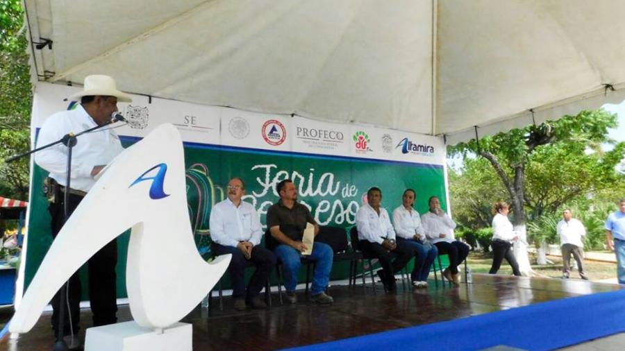 Realizan con éxito "Feria del Regreso a Clases"