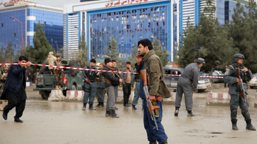 Deja al menos 15 muertos atentado suicida en Afganistán 